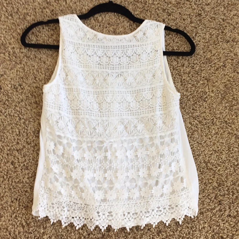 Beautiful detailed tank button down